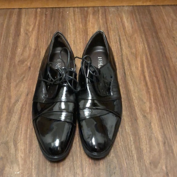 These are some black derby shoes. - Picture 2 of 5